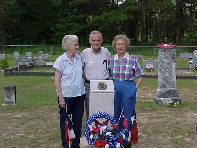 Reunion8.jpg.jpg (45632 bytes)