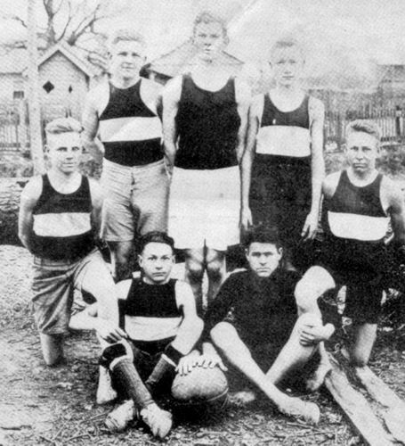 1920basketball.jpg (52874 bytes)