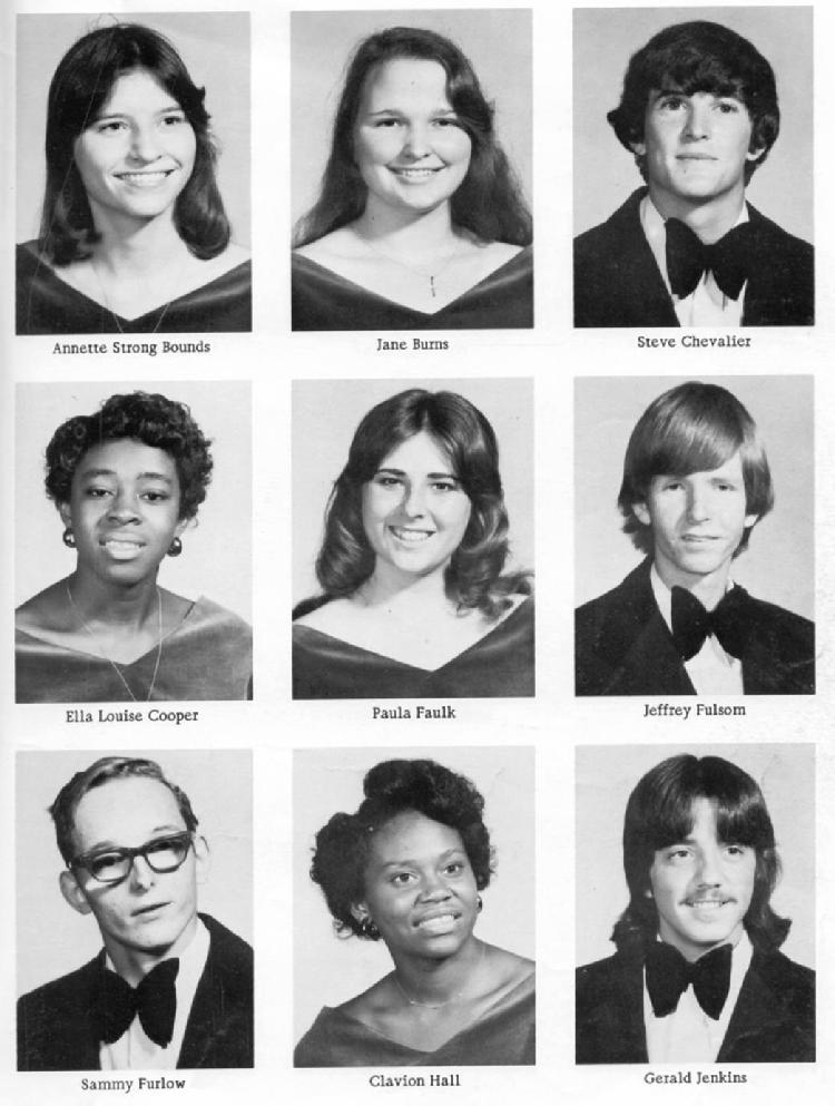 1977JStudents1.JPG (86438 bytes)