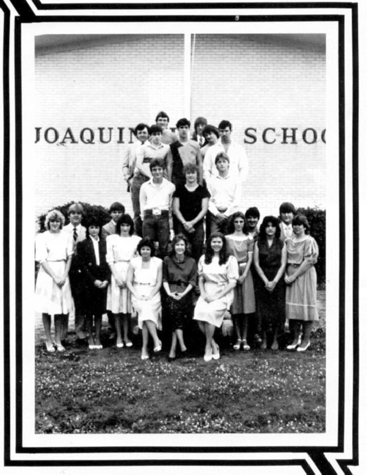 1985JStudents1a.JPG (104123 bytes)