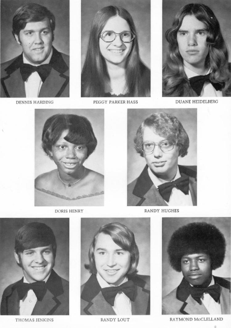 1976SStudents2b.JPG (84801 bytes)