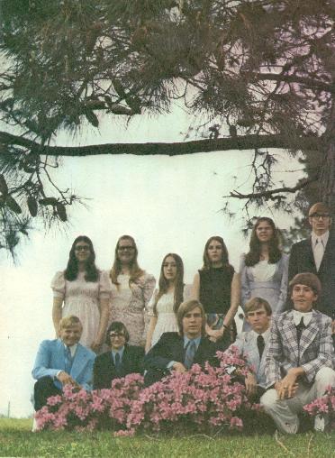 1975TeStudents1a.JPG (45201 bytes)